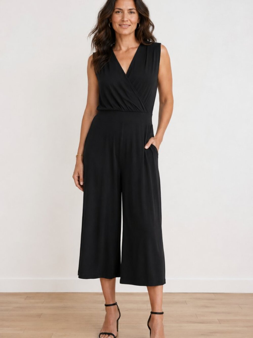 G by Giuliana Women's Cropped Jumpsuit Size SP Black V-Neck Wide Leg w/ Pockets